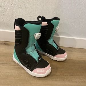 Kids thirty two Snowboard Boots. Size 3